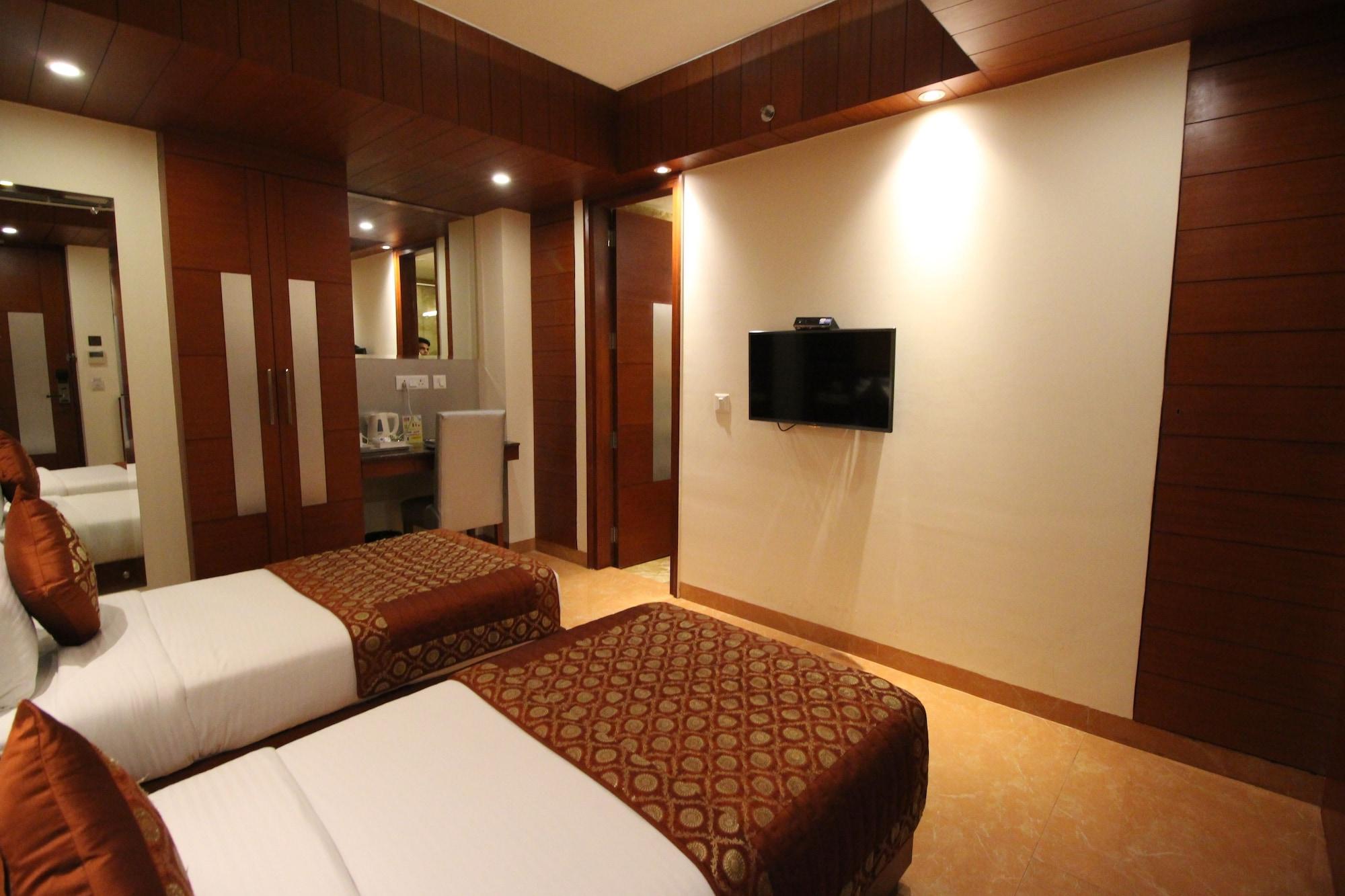 Hotel Golden Grand Delhi Kültér fotó