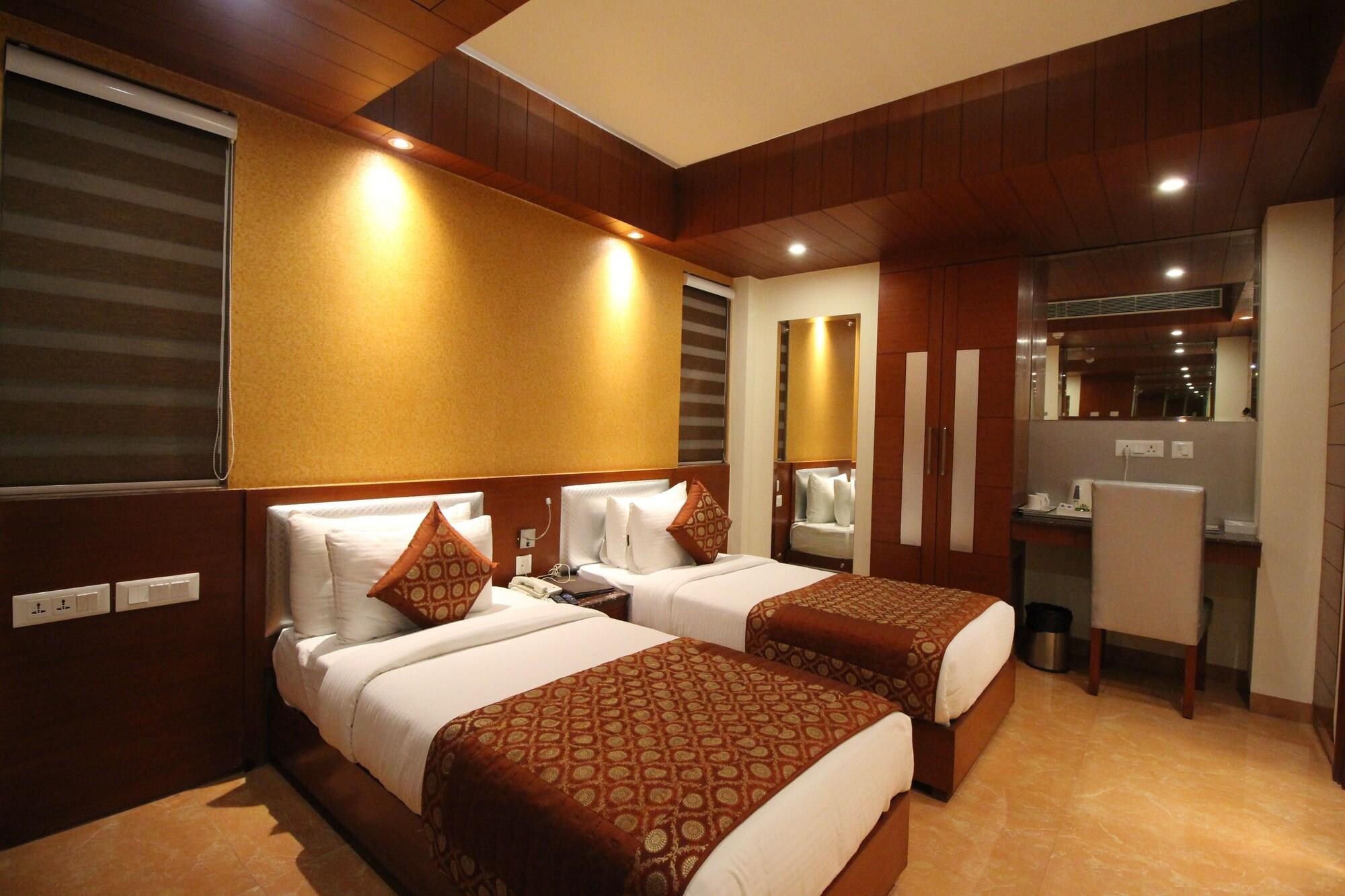 Hotel Golden Grand Delhi Kültér fotó