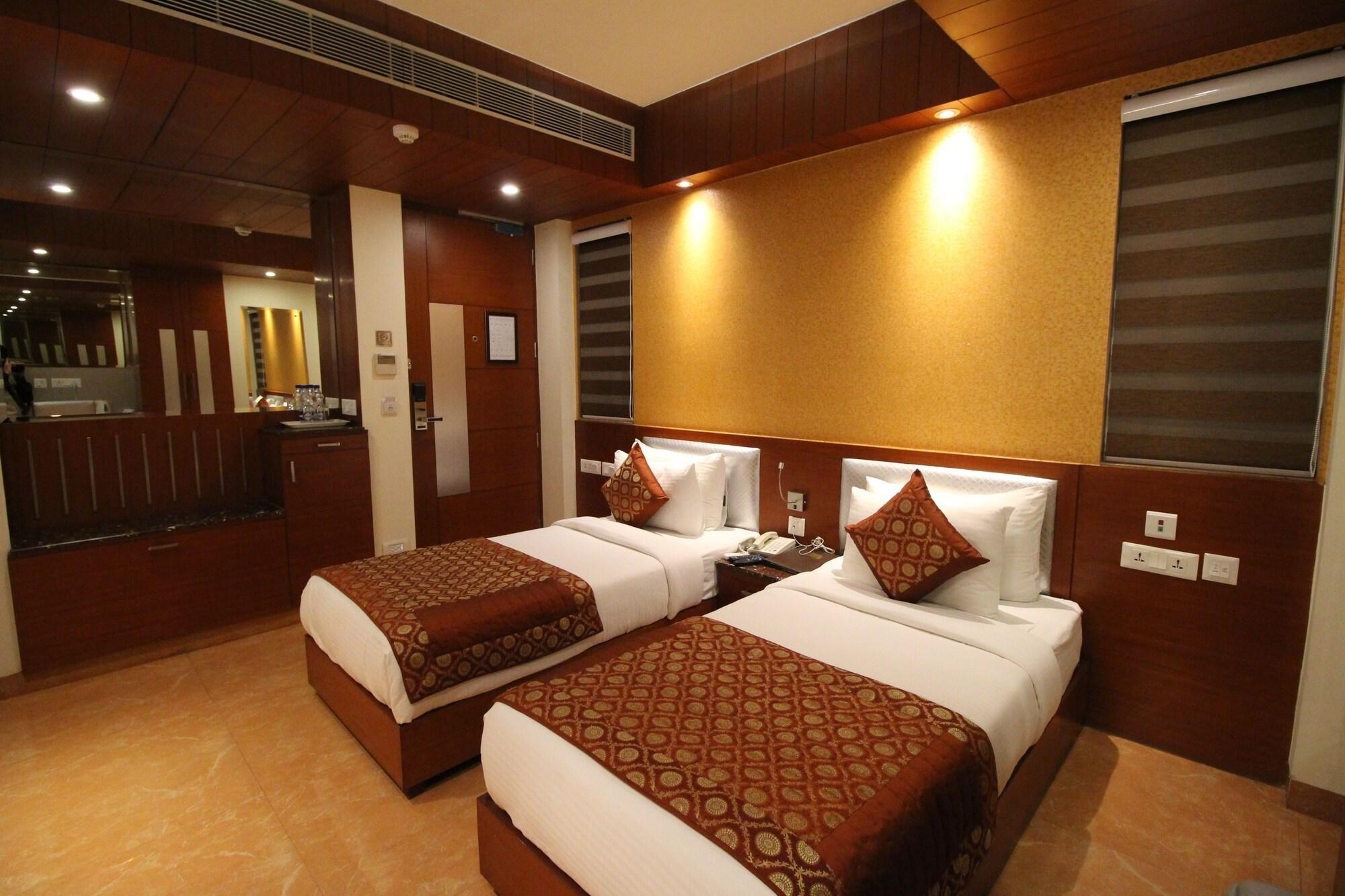 Hotel Golden Grand Delhi Kültér fotó
