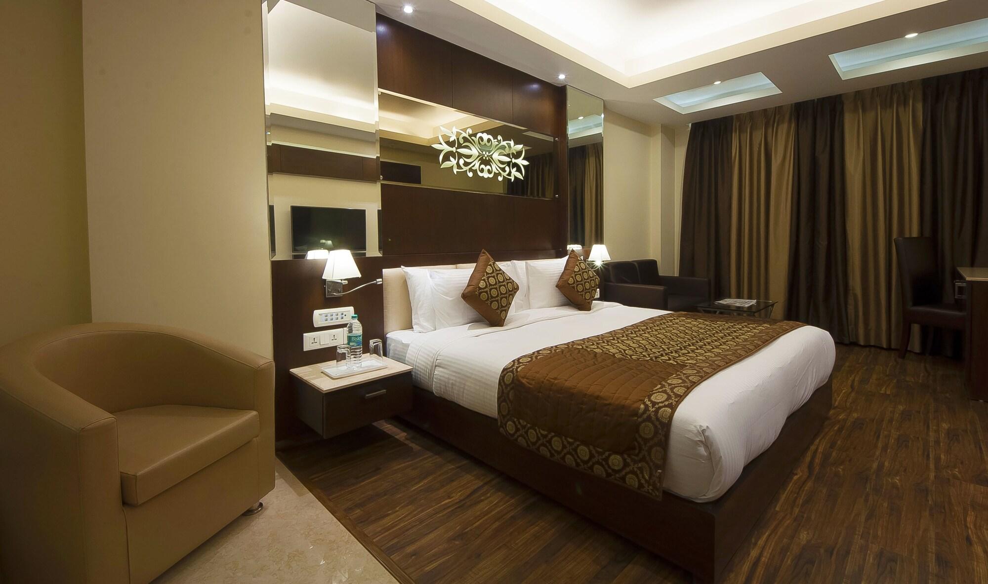 Hotel Golden Grand Delhi Kültér fotó