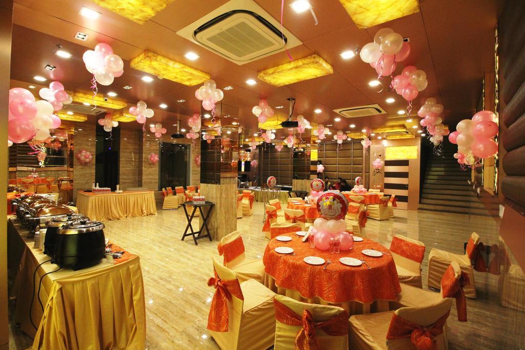Hotel Golden Grand Delhi Kültér fotó