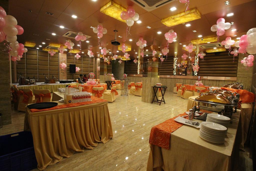 Hotel Golden Grand Delhi Kültér fotó