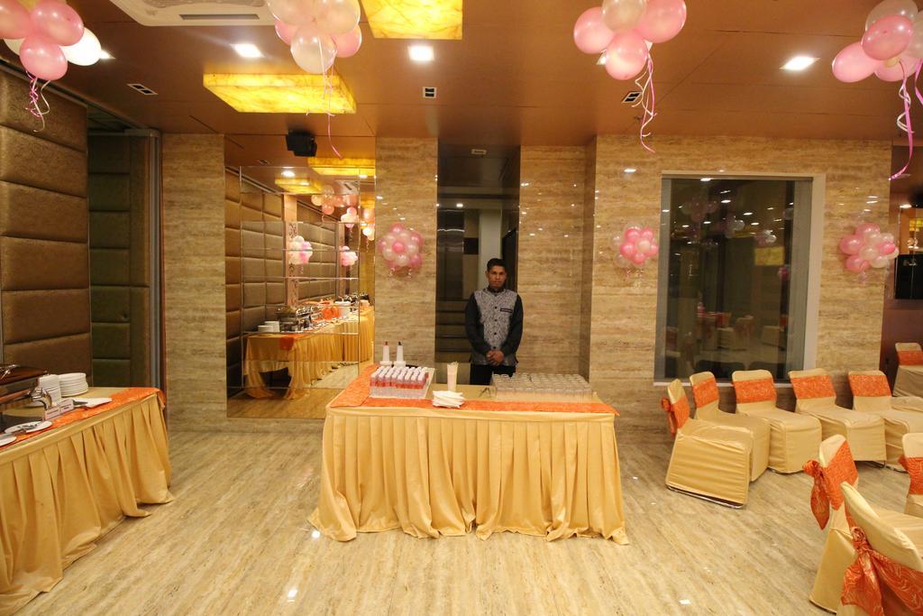 Hotel Golden Grand Delhi Kültér fotó