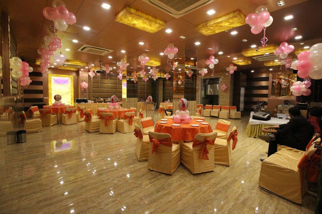 Hotel Golden Grand Delhi Kültér fotó