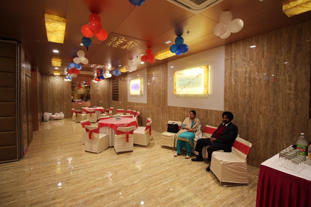 Hotel Golden Grand Delhi Kültér fotó