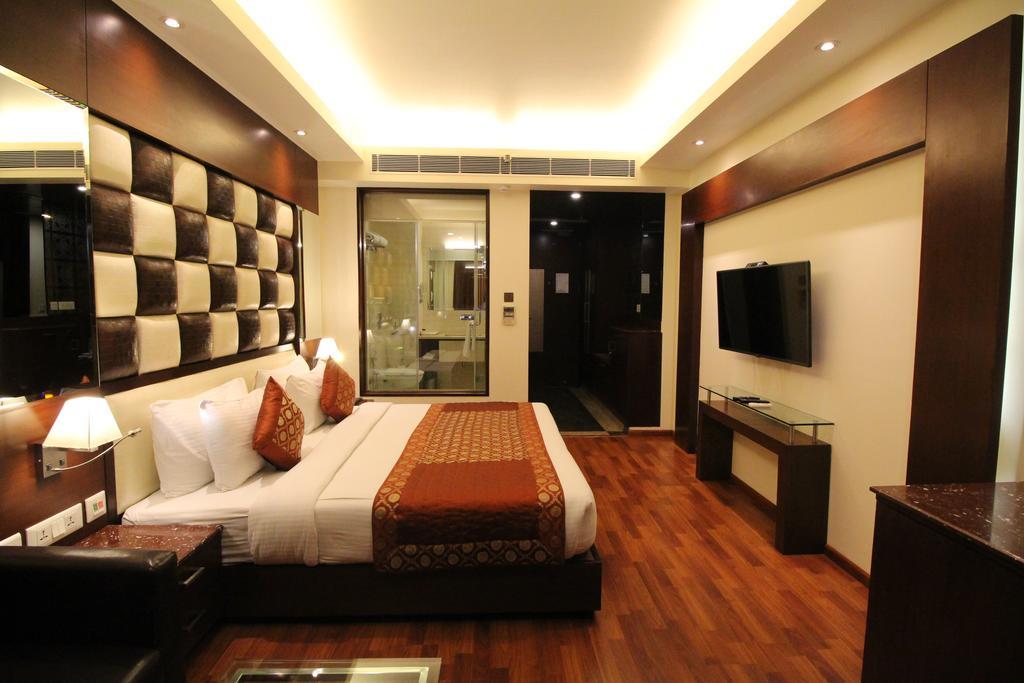 Hotel Golden Grand Delhi Kültér fotó