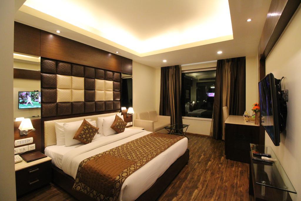 Hotel Golden Grand Delhi Kültér fotó