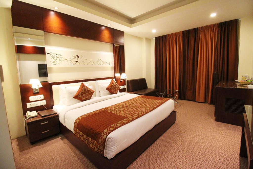 Hotel Golden Grand Delhi Kültér fotó