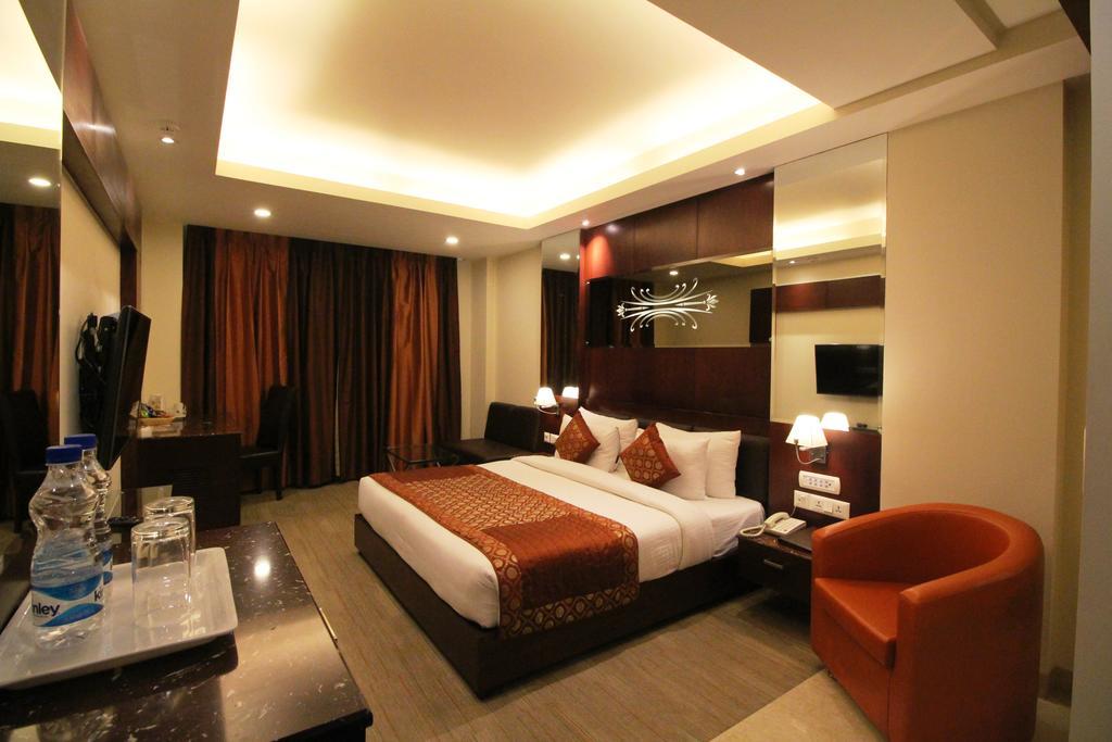 Hotel Golden Grand Delhi Kültér fotó