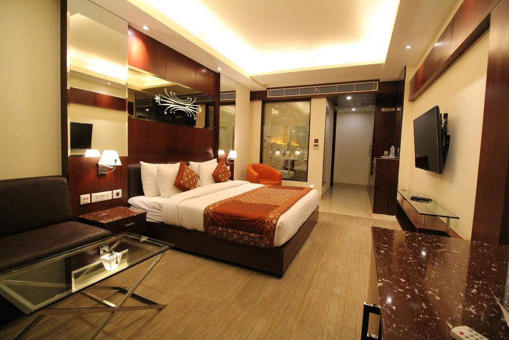 Hotel Golden Grand Delhi Kültér fotó