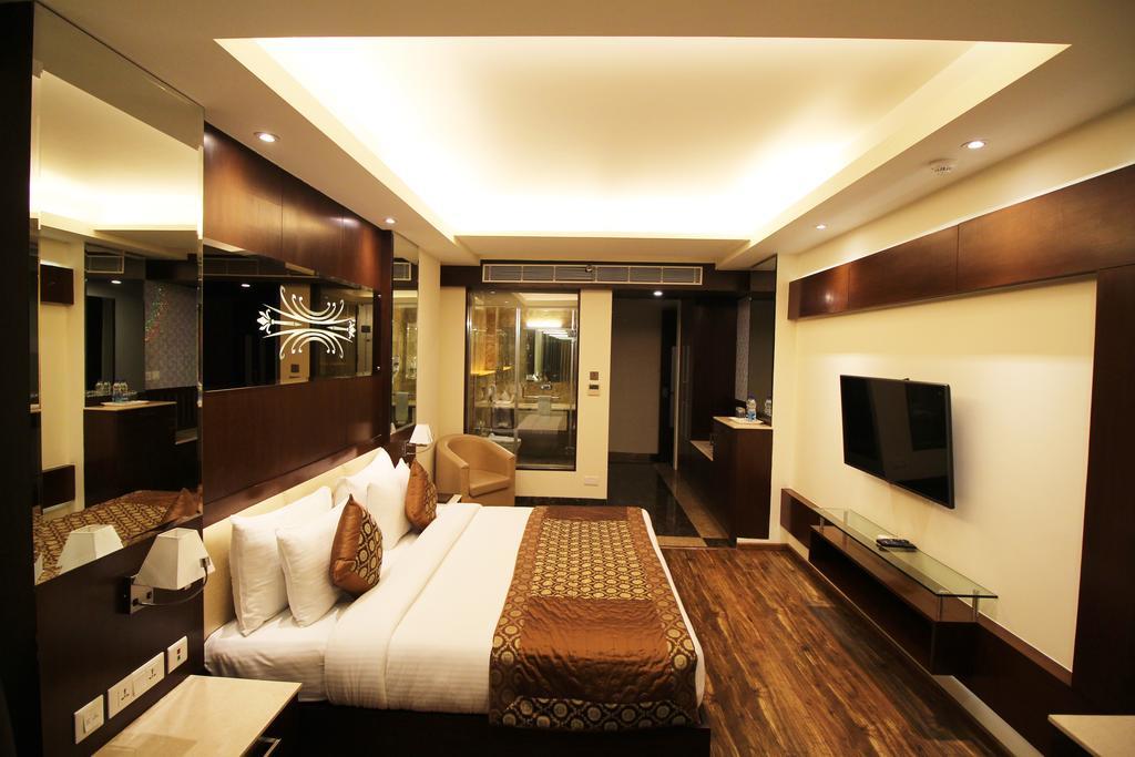 Hotel Golden Grand Delhi Kültér fotó