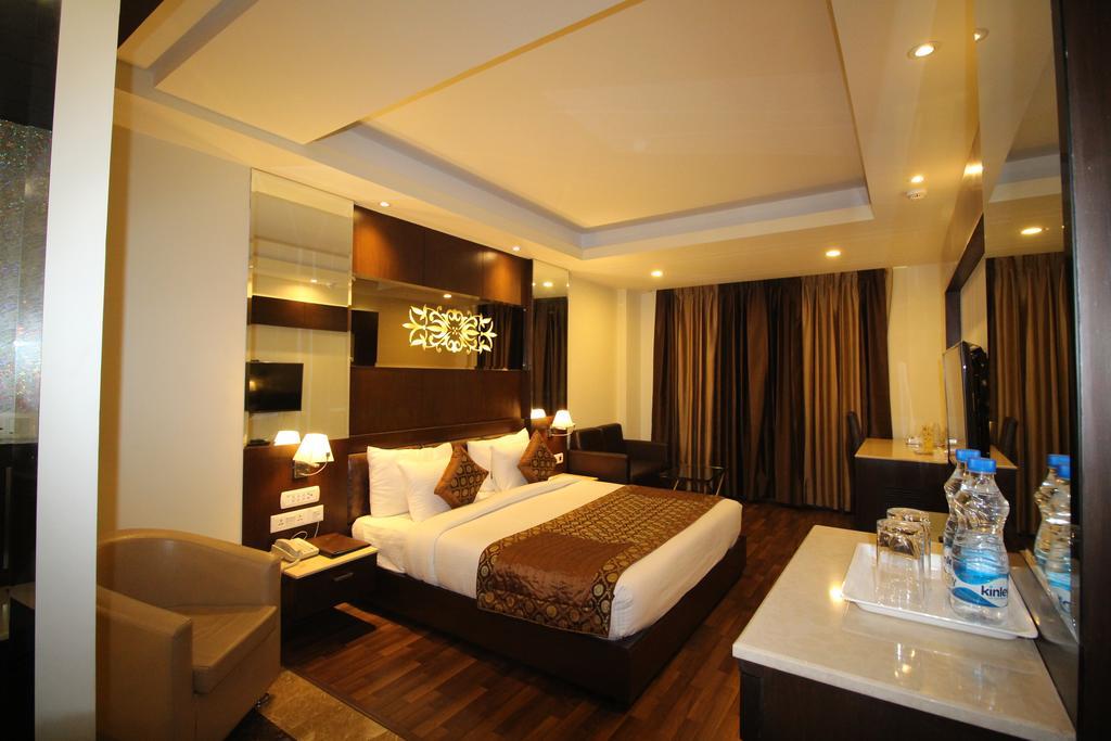 Hotel Golden Grand Delhi Kültér fotó