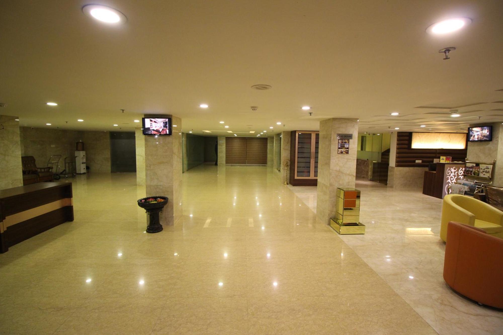 Hotel Golden Grand Delhi Kültér fotó
