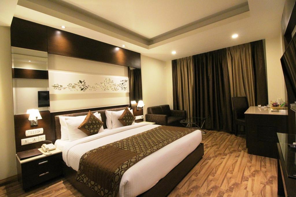 Hotel Golden Grand Delhi Kültér fotó