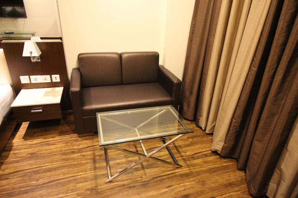 Hotel Golden Grand Delhi Kültér fotó