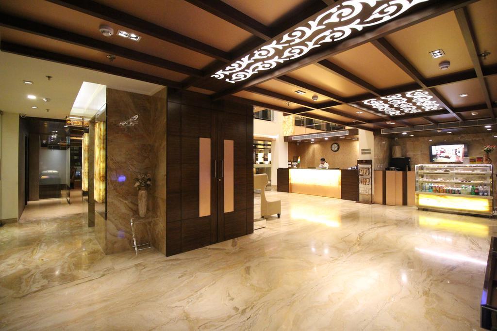 Hotel Golden Grand Delhi Kültér fotó